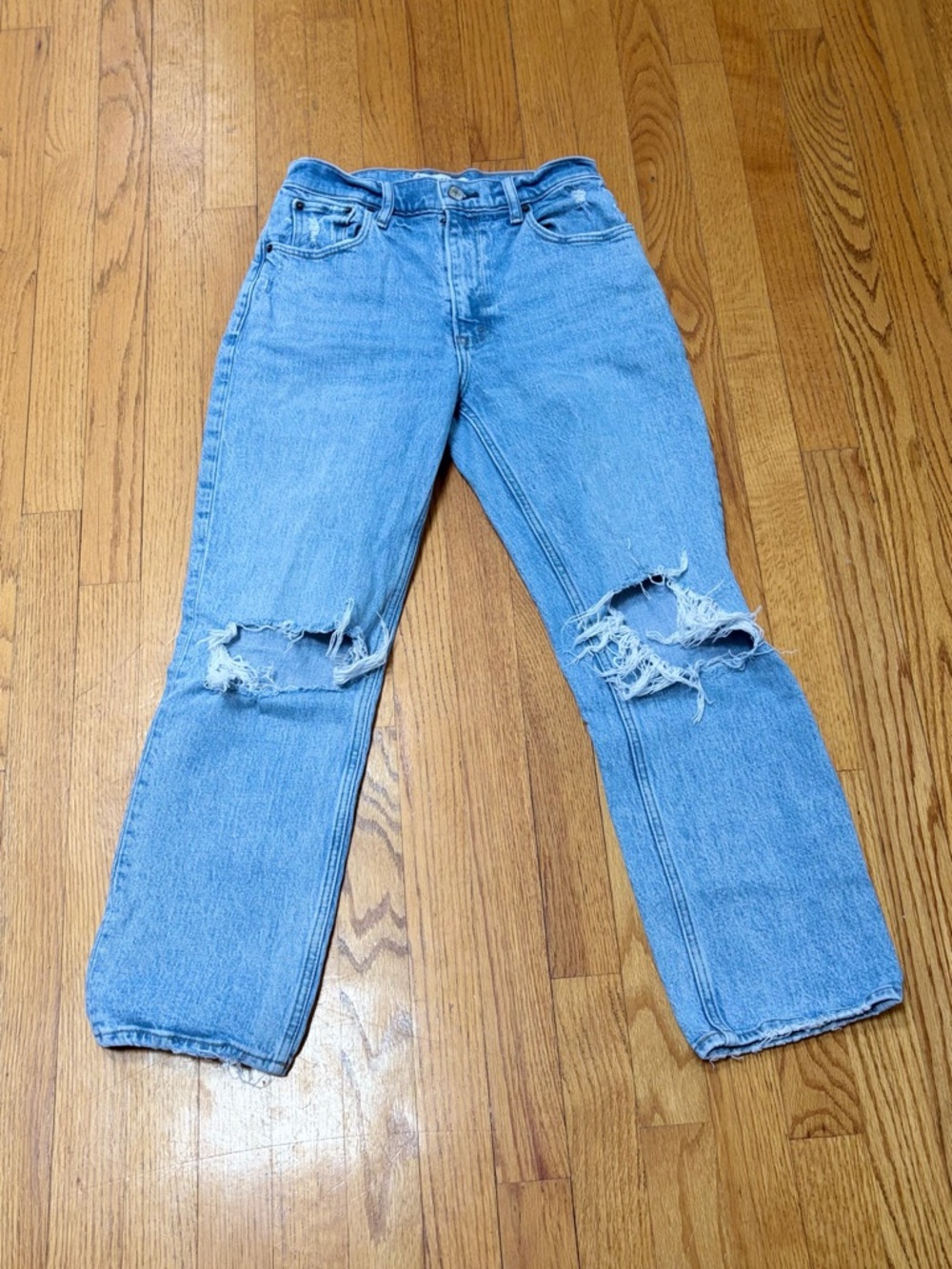 Abercrombie & Fitch The 90s Straight Light Wash Ultra High Rise
